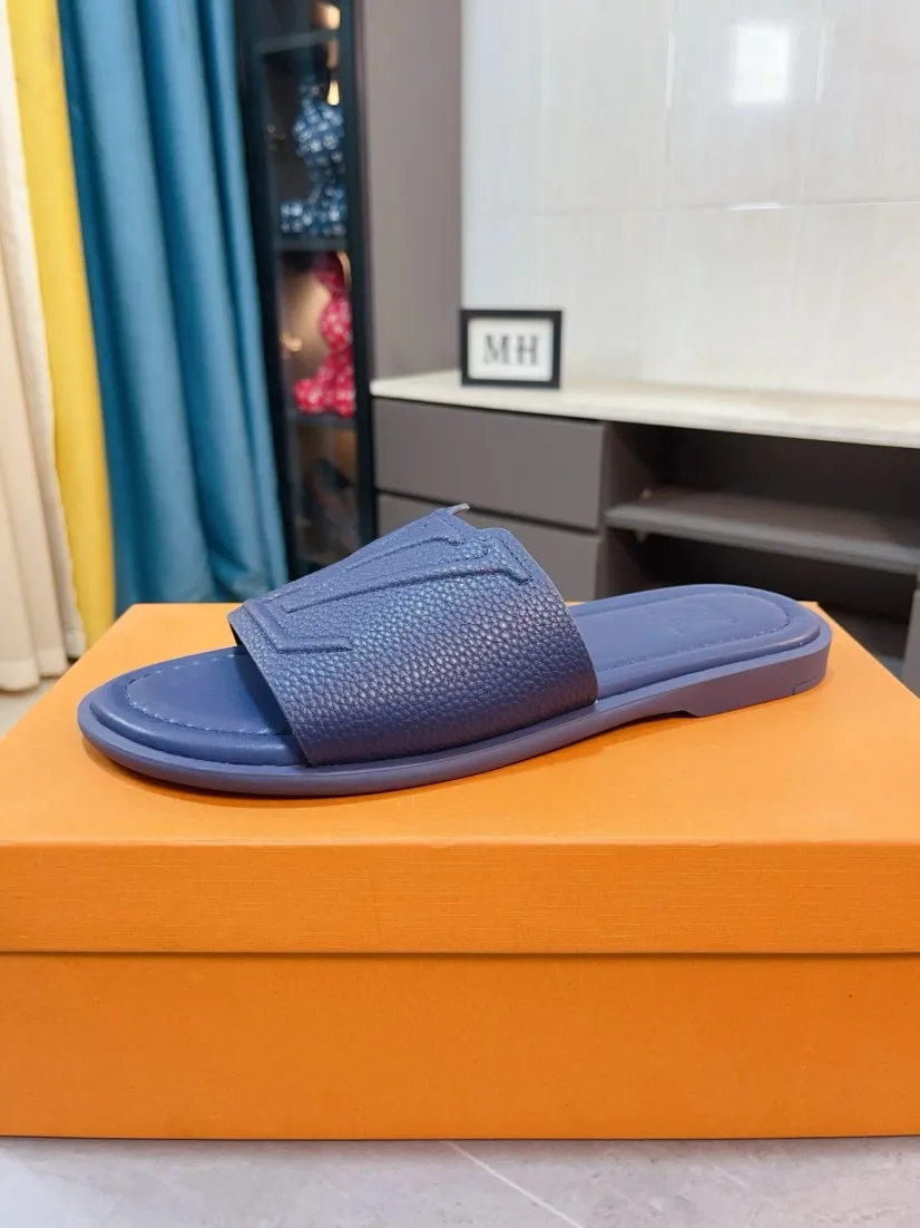 Men's shoes 💰300🌸🌸LV Ordinary men's spring and summer slippers, uppers imported from Italy, cowhide fabric, logo graphics, high-quality craftsmanship, soles: original soles specially provided by the original factory, exclusive movable molded soles super comfortable, original factory single goods, 🔍🔍high quality, you can enter and exit the counter at will, welcome to compare, size 38-45